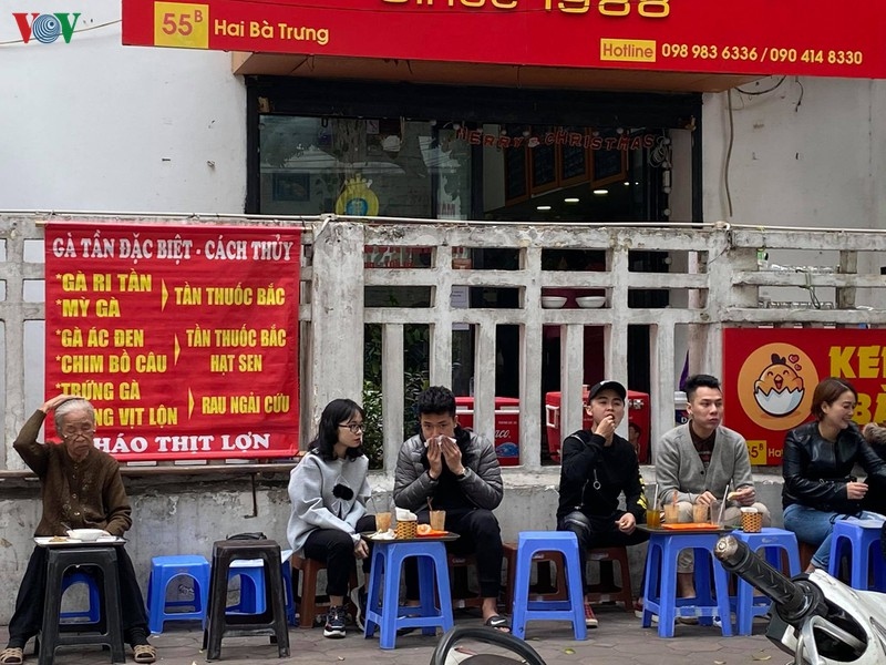 Đừng để người đeo khẩu trang trở nên lạc lõng giữa đám đông!